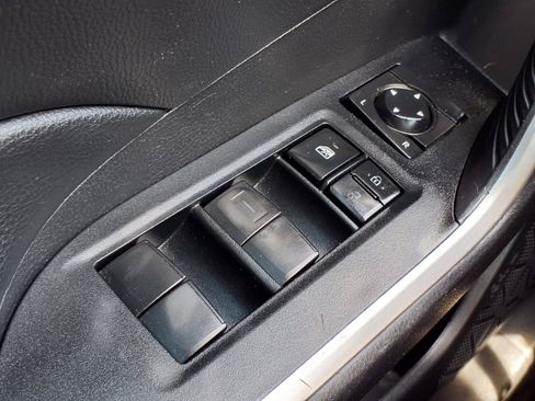 Used 2021 Toyota RAV4 LE FWD image 10