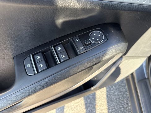 Used 2022 Kia Soul LX image 13