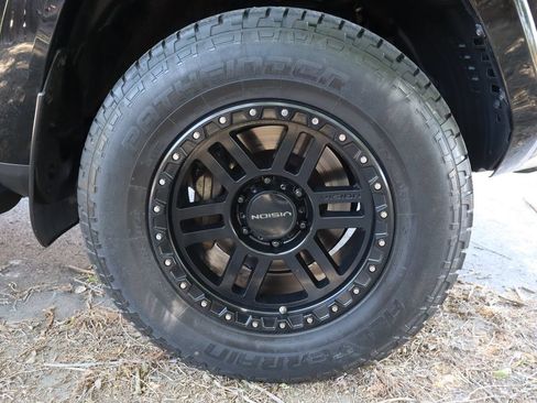 Used 2018 Toyota 4Runner SR5 AWD/4WD image 44