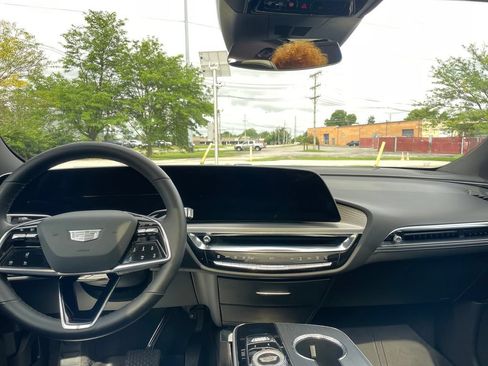 Used 2024 Cadillac Lyriq Luxury w/ LPO, Floor Liner Package AWD/4WD image 12