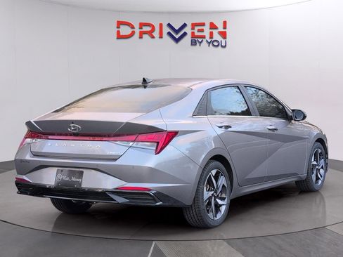 Used 2023 Hyundai Elantra Limited image 5