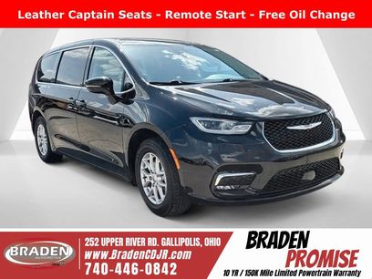 Used 2024 Chrysler Pacifica Touring-L