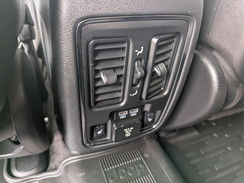 Used 2016 Jeep Grand Cherokee Overland AWD/4WD image 26