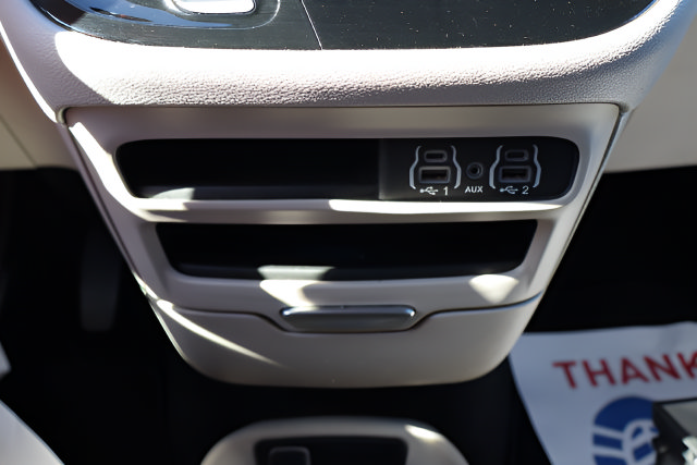 Used 2023 Chrysler Pacifica Touring-L FWD image 35