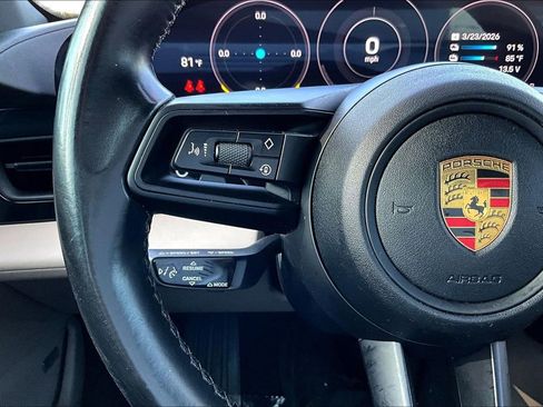 Used 2021 Porsche Taycan image 9