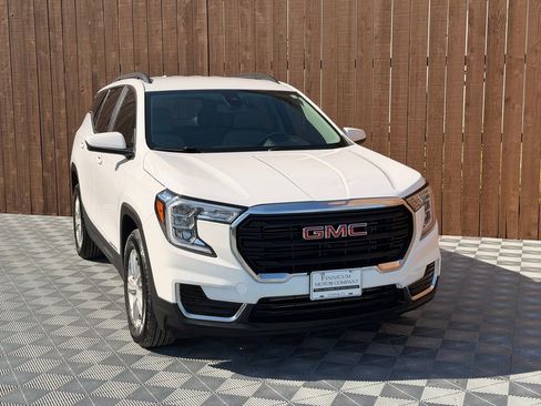 Used 2023 GMC Terrain SLE w/ Driver Convenience Package FWD image 12