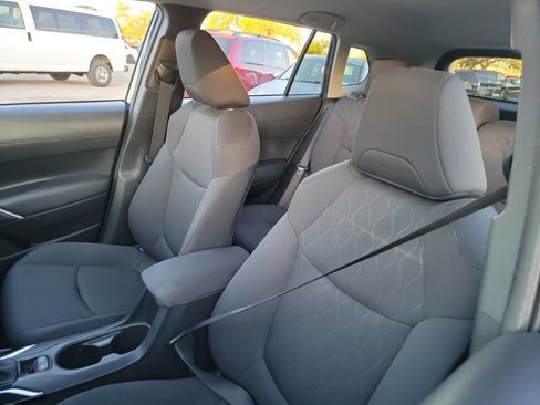 Used 2022 Toyota Corolla Cross LE image 13