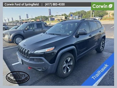 Used 2018 Jeep Cherokee Trailhawk AWD/4WD image 1