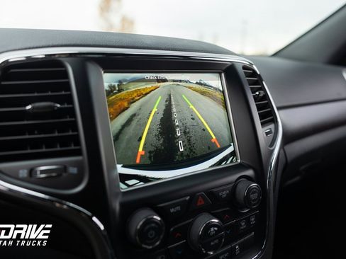 Used 2018 Jeep Grand Cherokee Altitude image 28