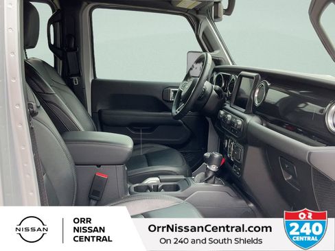 Used 2022 Jeep Wrangler Unlimited Sahara AWD/4WD image 11