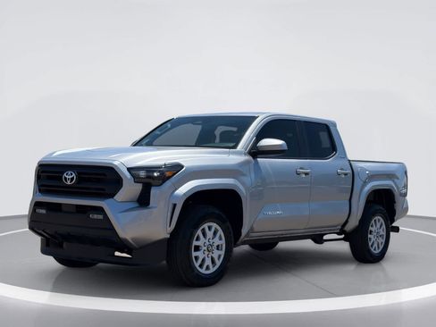 Used 2025 Toyota Tacoma SR5 AWD/4WD image 2
