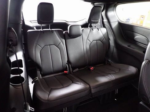 New 2026 Chrysler Pacifica Select image 32