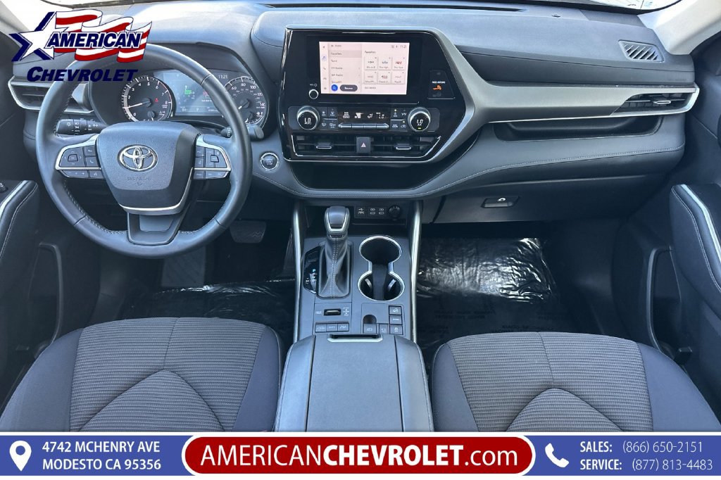 Used 2023 Toyota Highlander LE AWD/4WD image 17