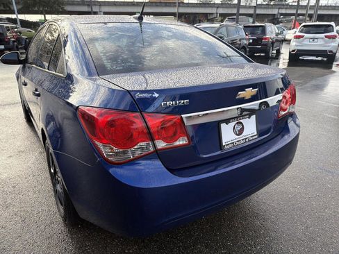 Used 2013 Chevrolet Cruze LS image 4