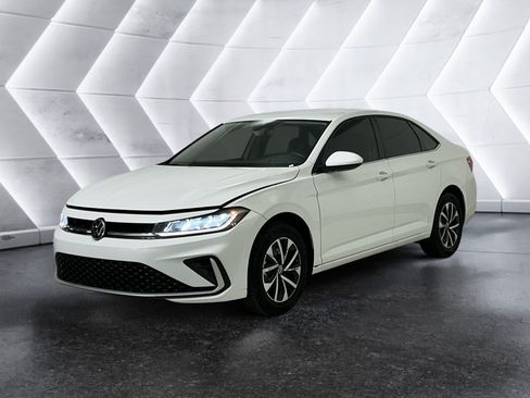 Used 2025 Volkswagen Jetta S FWD image 3