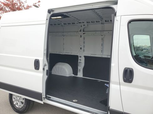 New 2025 RAM ProMaster 1500 w/ Quick Order Package 22G SLT image 7
