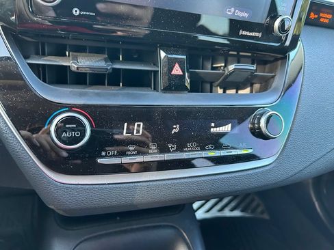 Used 2022 Toyota Corolla LE FWD image 26