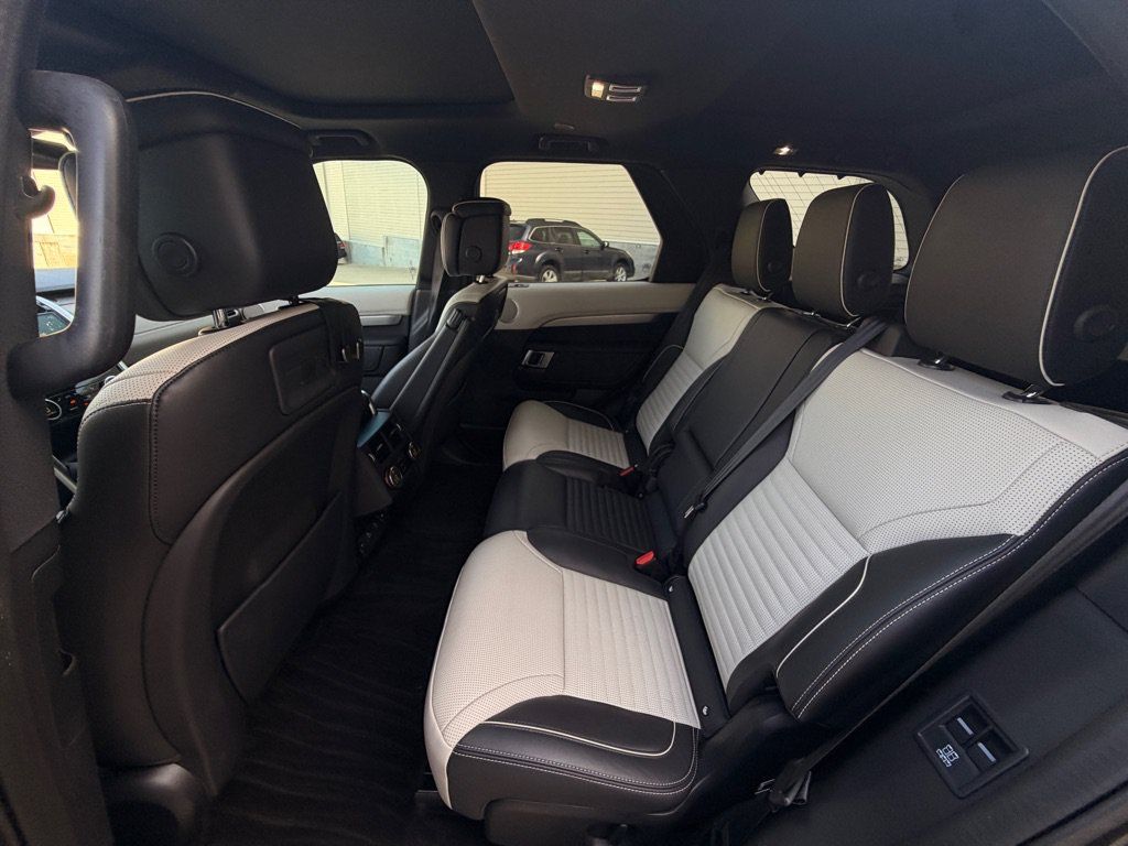 Used 2021 Land Rover Discovery HSE R-Dynamic AWD/4WD image 19