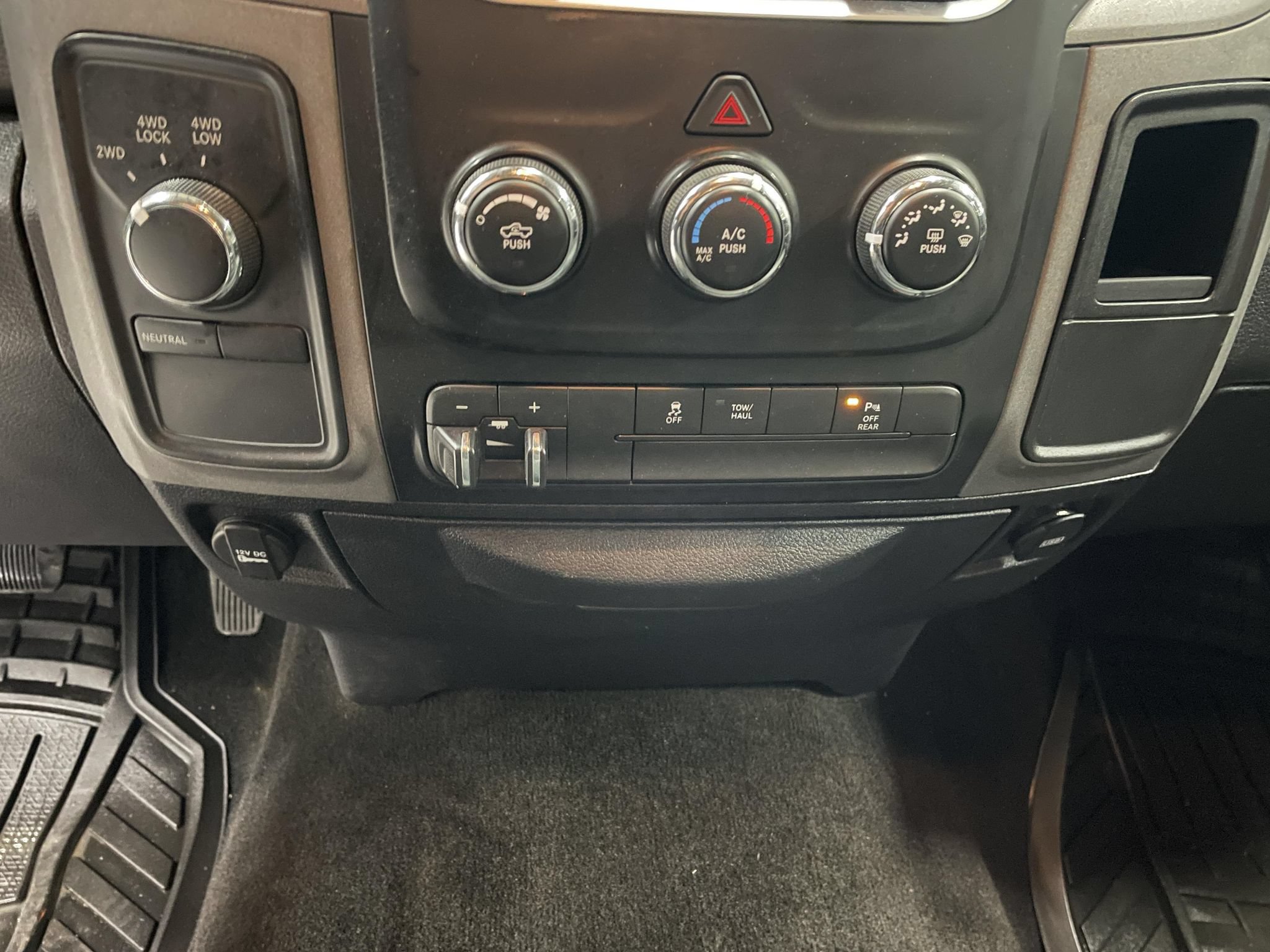 Used 2017 RAM 2500 Tradesman w/ Chrome Appearance Group AWD/4WD image 17