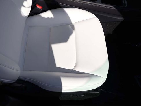 Used 2023 Tesla Model Y Long Range image 34