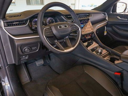 New 2025 Jeep Grand Cherokee L Laredo image 12