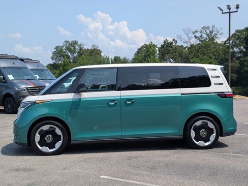 Used 2025 Volkswagen ID. Buzz Pro S Plus RWD image 6