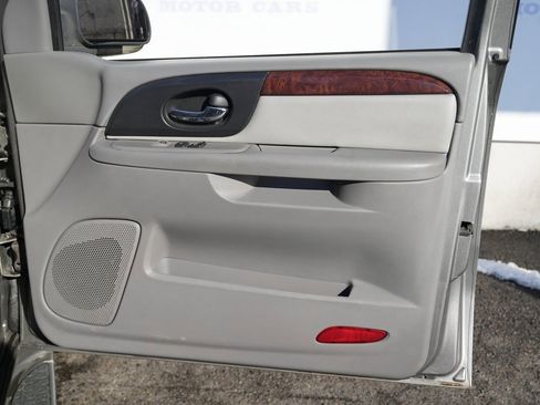 Used 2009 GMC Envoy Denali w/ Sun And 6-Disc Cd Package image 32