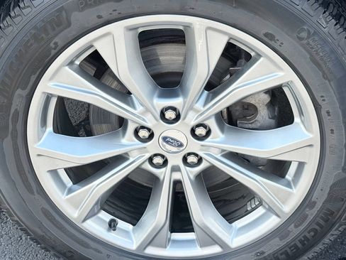 Used 2023 Ford Explorer XLT w/ Equipment Group 202A AWD/4WD image 11
