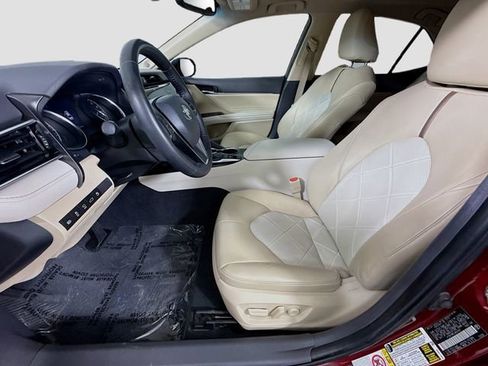 Certified 2018 Toyota Camry XLE w/ Audio Package image 20