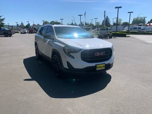 Used 2021 GMC Terrain SLE w/ Driver Convenience Package FWD image 9