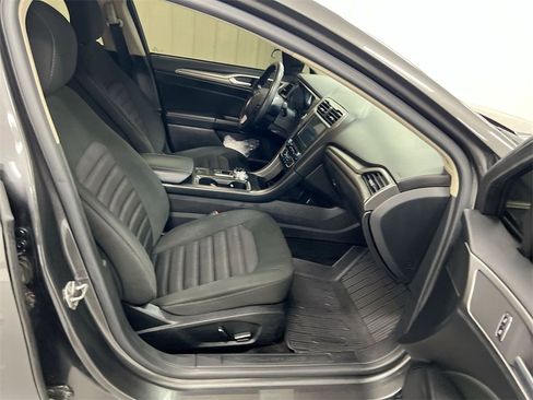 Used 2018 Ford Fusion SE w/ Fusion SE Technology Package image 20