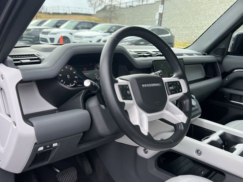 Used 2025 Land Rover Defender 110 S image 19