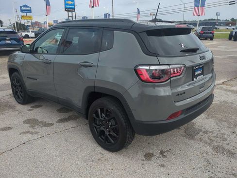 Used 2023 Jeep Compass Latitude w/ Convenience Group AWD/4WD image 6