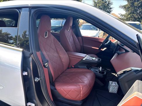Used 2024 BMW iX xDrive50 w/ Sport Package AWD/4WD image 31