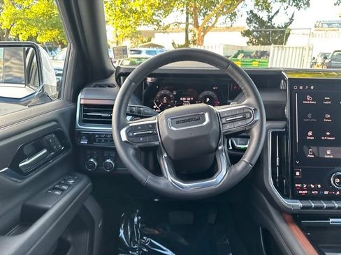 Used 2025 GMC Yukon Denali AWD/4WD image 33