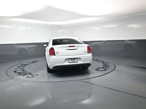 Used 2023 Chrysler 300 Touring L w/ Comfort Group image 8