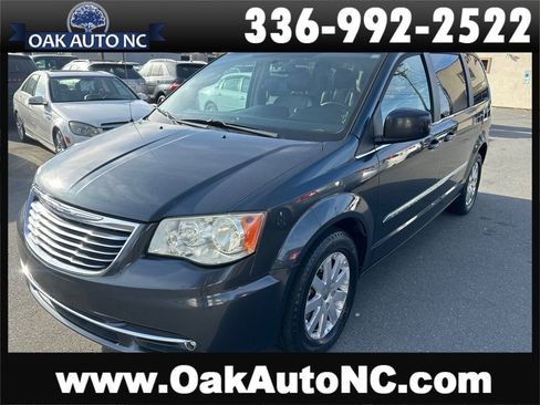 Used 2014 Chrysler Town & Country Touring image 1