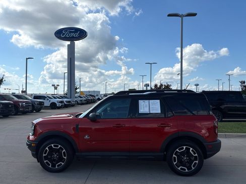 Used 2022 Ford Bronco Sport Outer Banks w/ Tech Package AWD/4WD image 2