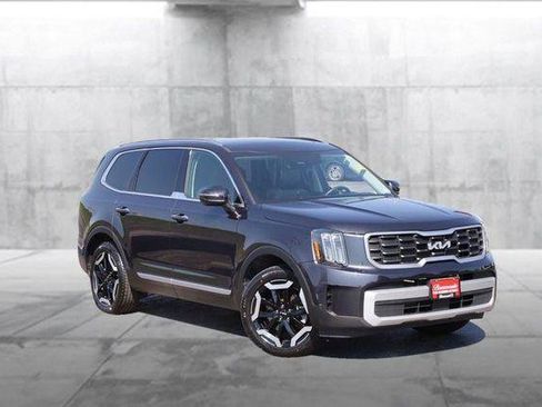 Used 2025 Kia Telluride S FWD image 2