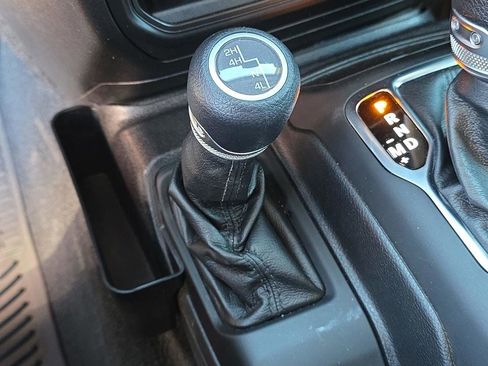 Used 2021 Jeep Gladiator Sport AWD/4WD image 18