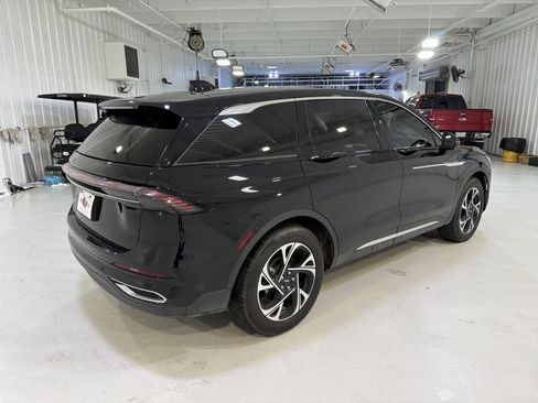 Used 2024 Lincoln Nautilus Premier AWD/4WD image 5