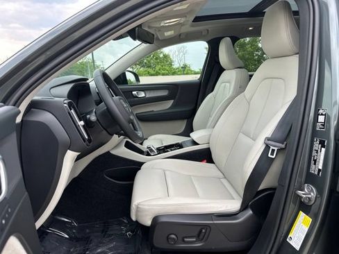 Certified 2026 Volvo XC40 B5 Plus AWD/4WD image 17