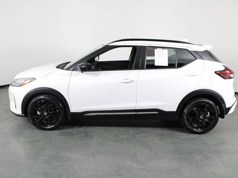 Certified 2024 Nissan Kicks SR FWD image 12