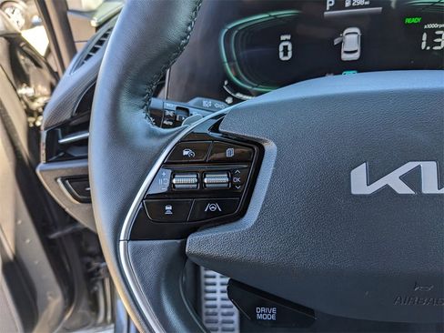 Certified 2023 Kia Niro SX Touring image 31