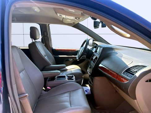 Used 2015 Chrysler Town & Country Touring-L w/ Driver Convenience Group FWD image 12