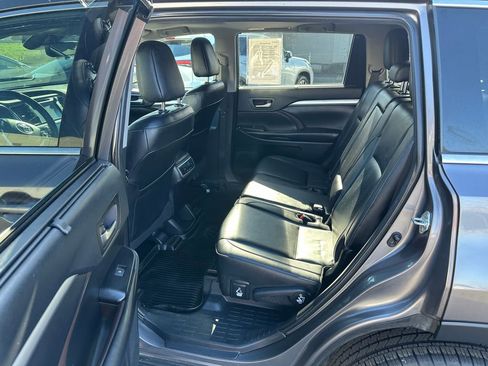 Used 2019 Toyota Highlander XLE image 14