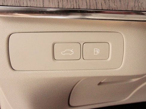 Used 2023 Volvo XC90 T8 Plus w/ Protection Package Premier image 28