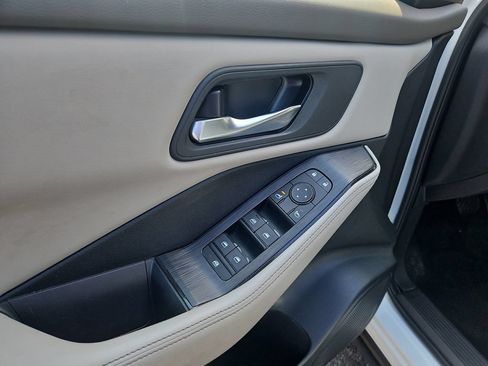 Used 2025 Nissan Rogue SV AWD/4WD image 25