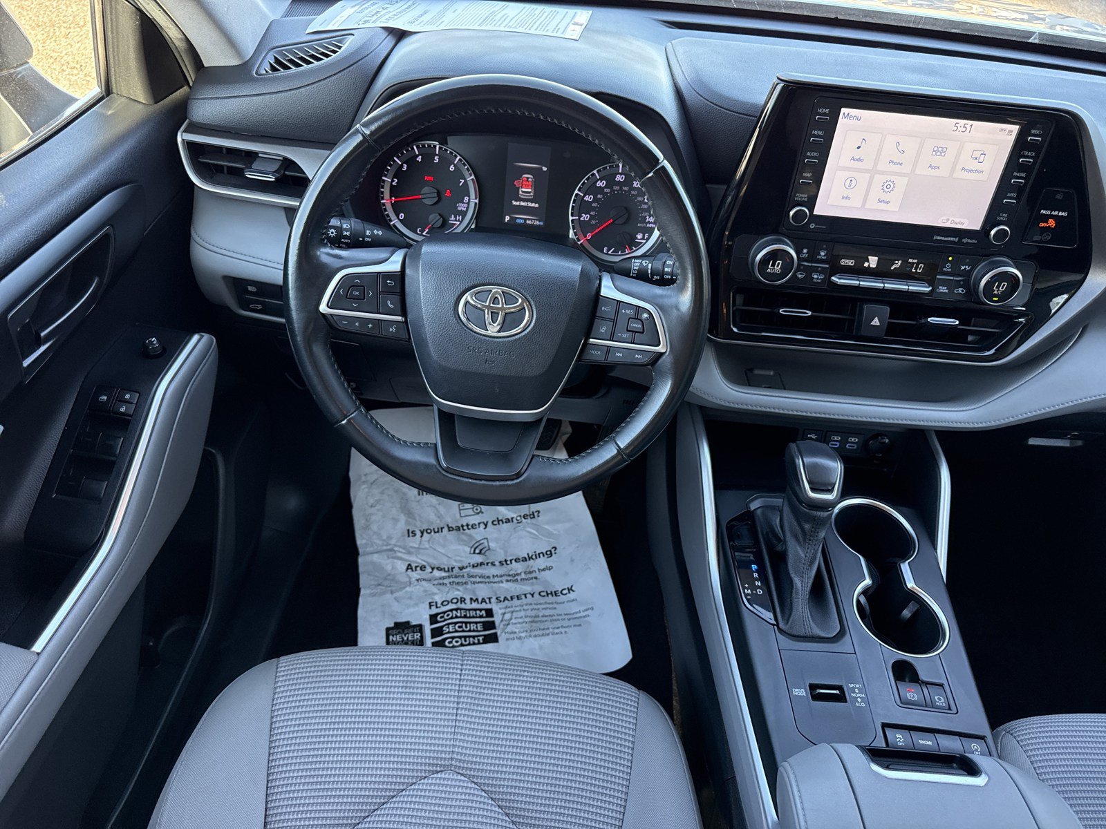 Used 2022 Toyota Highlander LE FWD image 18