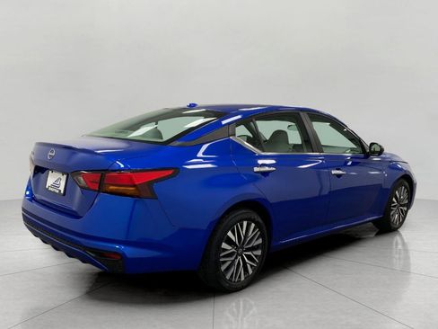Certified 2025 Nissan Altima 2.5 SV FWD image 3